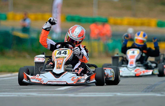 FFSA-Olivier-Paris-Champion-de-France-Rotax-Master-Ancenis-2015-KSP.jpg